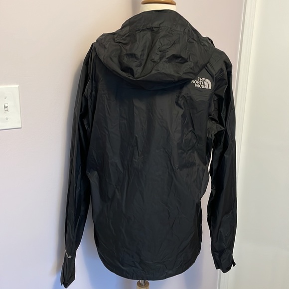 The North face Rain Jacket 🧥 - Picture 4 of 8